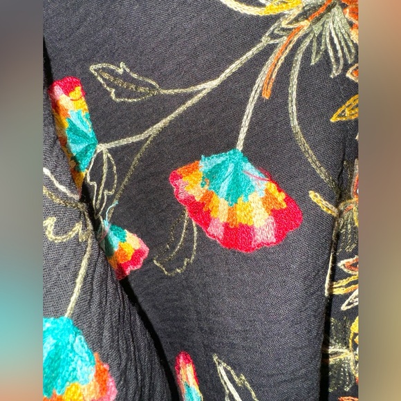 Embroidered black linen kimono - Picture 6 of 11